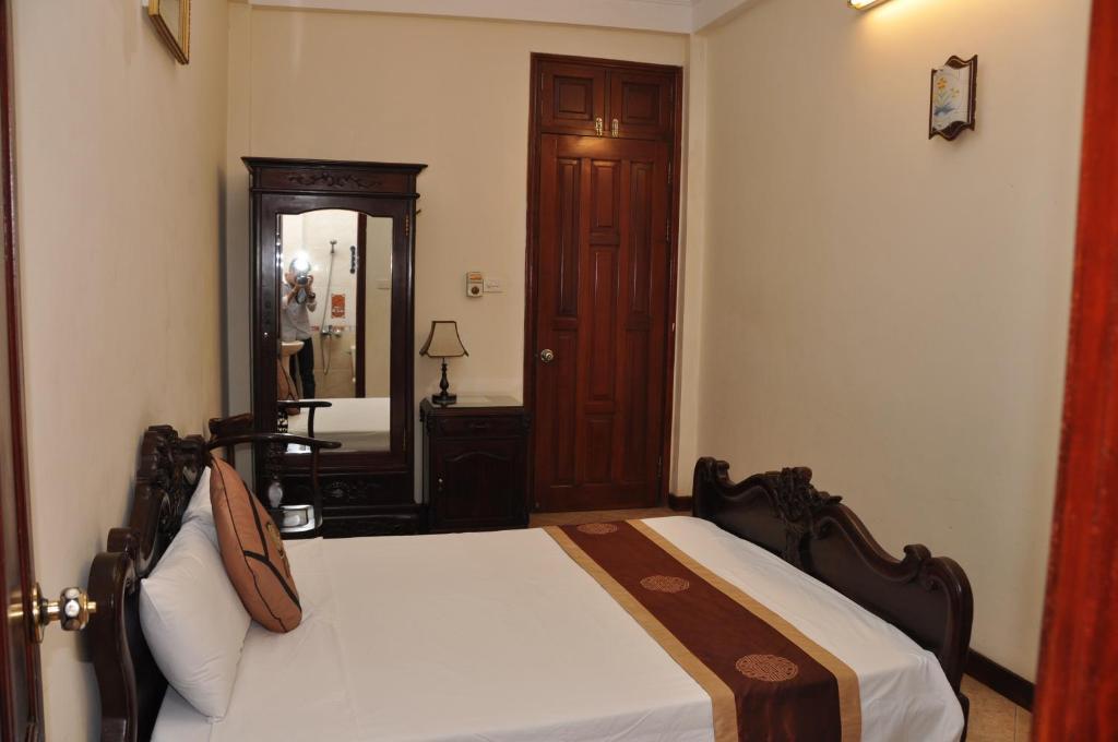 Sweet Family Guest House Ханой Стая снимка