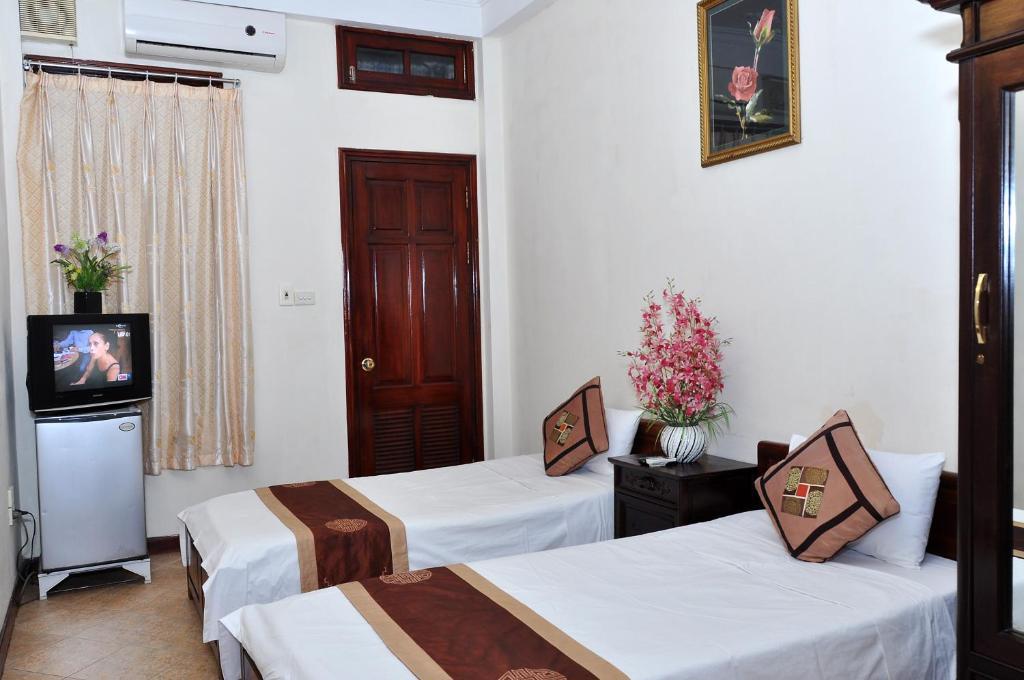 Sweet Family Guest House Ханой Стая снимка