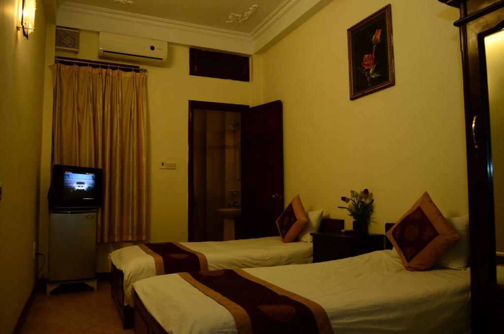 Sweet Family Guest House Ханой Стая снимка
